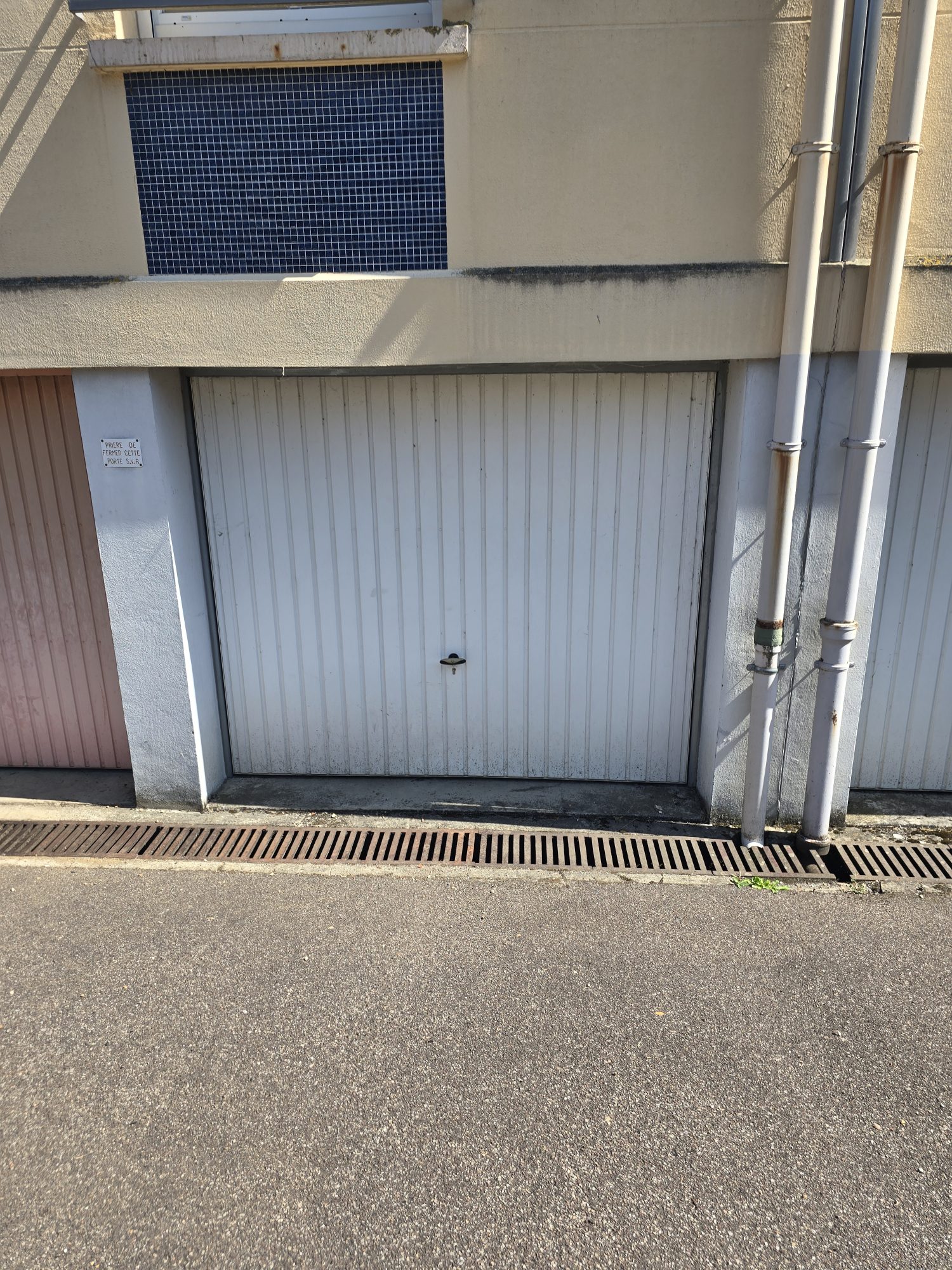 Garage Parking à louer Gravigny